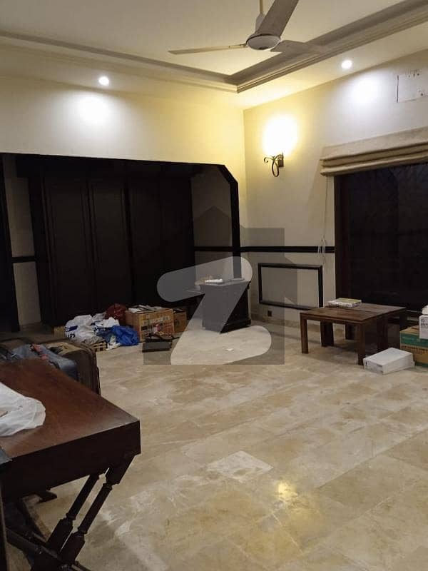 1000 Square Yards Bungalow Available For Rent 1000 Square Yards Bungalow Available For Rent