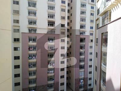 In Gulshan-E-Iqbal - Block 1 2100 Square Feet Flat For Sale