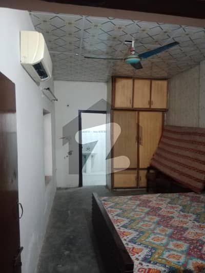 پیپلز کالونی - بلاک بی پیپلز کالونی نمبر 1,فیصل آباد میں 3 کمروں کا 3 مرلہ مکان 32.0 ہزار میں کرایہ پر دستیاب ہے۔ پیپلز کالونی - بلاک بی پیپلز کالونی نمبر 1,فیصل آباد میں 3 کمروں کا 3 مرلہ مکان 32.0 ہزار میں کرایہ پر دستیاب ہے۔