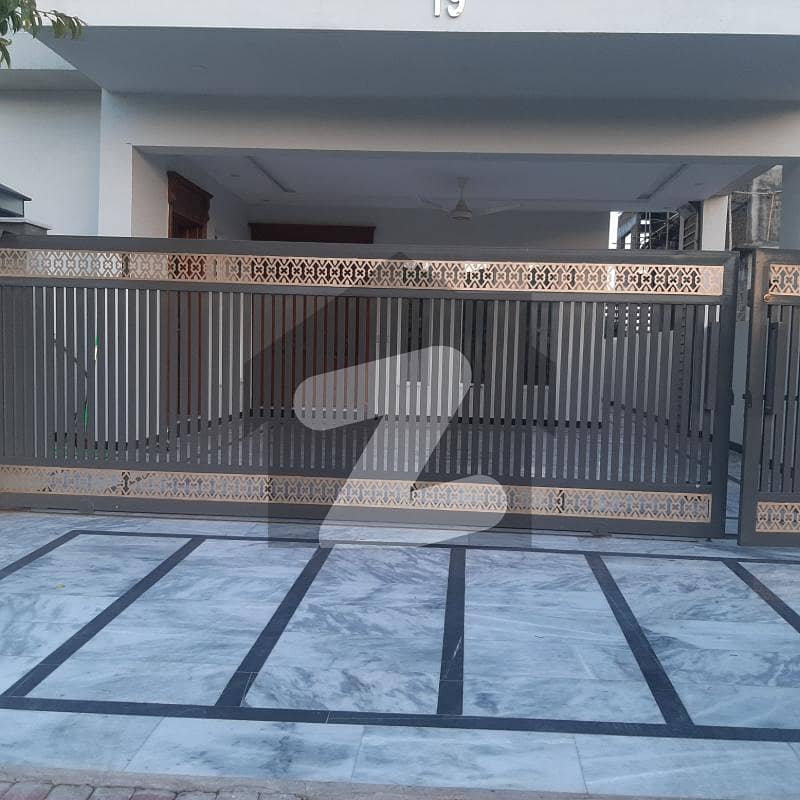 10 Marla House for Rent in C3. 10 Marla House for Rent in C3.