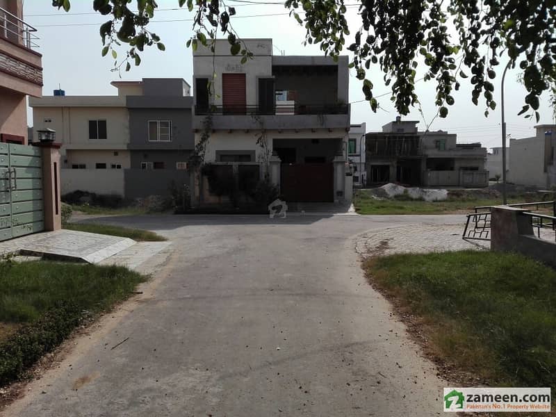 House Is Available For Sale Central Park Housing Scheme, Lahore