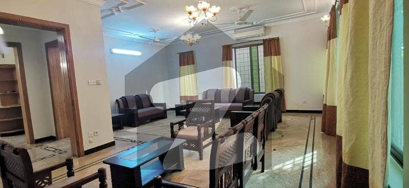 F-7 500 Sq yd House 5 Bedrooms F-7 500 Sq yd House 5 Bedrooms