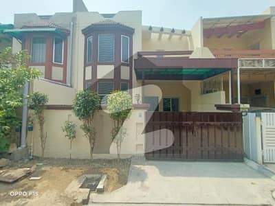 ایڈن ویلیو ہومز - بلاک بی ایڈن ویلیو ہومز,ایڈن,لاہور میں 3 کمروں کا 5 مرلہ مکان 55.0 ہزار میں کرایہ پر دستیاب ہے۔ ایڈن ویلیو ہومز - بلاک بی ایڈن ویلیو ہومز,ایڈن,لاہور میں 3 کمروں کا 5 مرلہ مکان 55.0 ہزار میں کرایہ پر دستیاب ہے۔