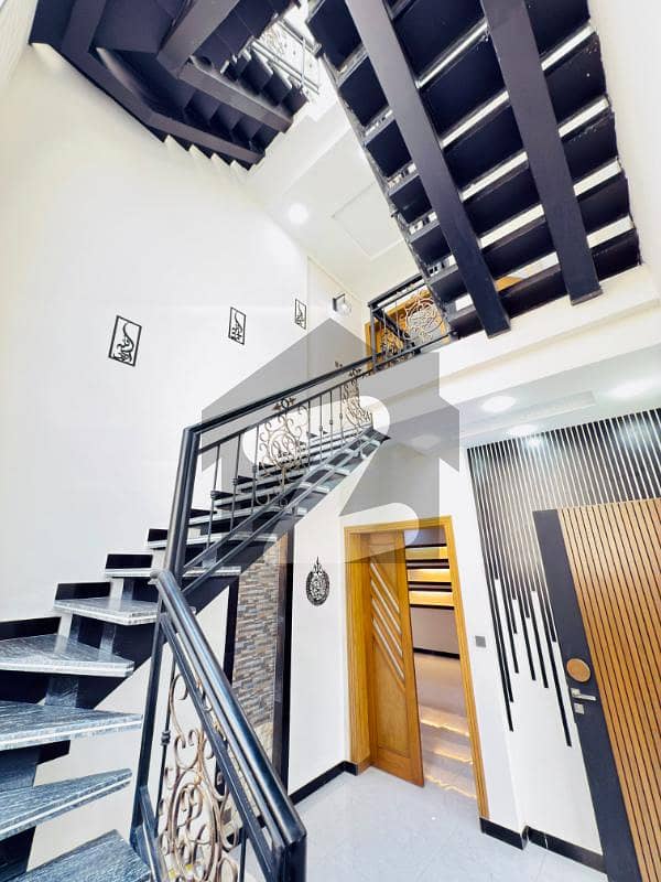 10 MARLA NEW DESIGNER HOUSE 10 MARLA NEW DESIGNER HOUSE