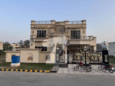 سٹی ہاؤسنگ سوسائٹی گوجرانوالہ میں 6 کمروں کا 1 کنال مکان 9.5 کروڑ میں برائے فروخت۔