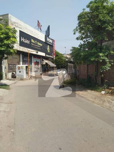 10 Marla Semi Commercial, Bifurcated Plot Available For Sale