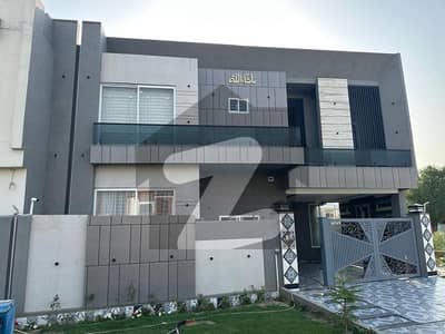 10 Marla Brand New House On Main Road Dc Colony