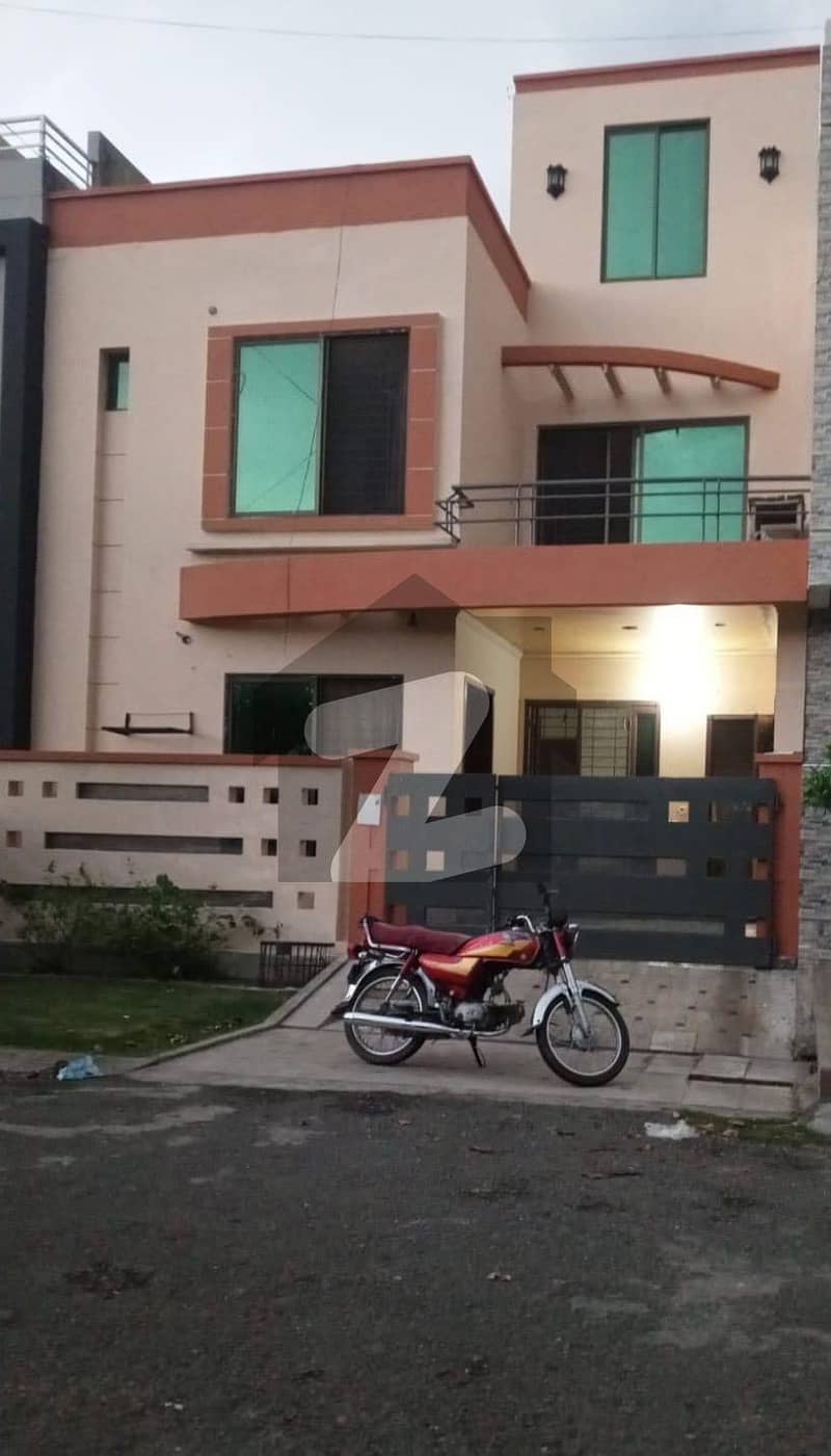 ویلینشیاء ہاؤسنگ سوسائٹی لاہور میں 3 کمروں کا 5 مرلہ مکان 2.25 کروڑ میں برائے فروخت۔ ویلینشیاء ہاؤسنگ سوسائٹی لاہور میں 3 کمروں کا 5 مرلہ مکان 2.25 کروڑ میں برائے فروخت۔