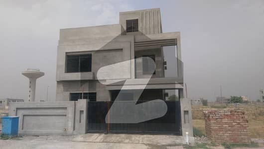 11 Marla Grey Structured House for Sale