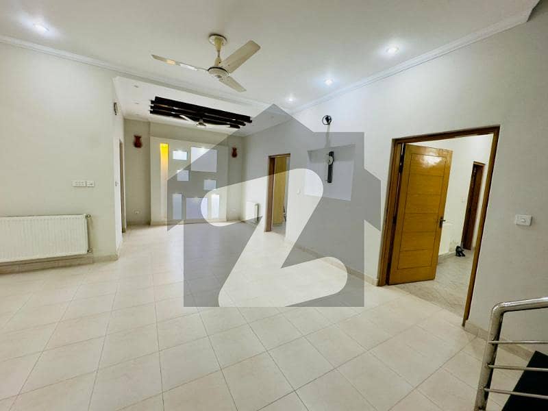 FULL HOUSE AVAILABLE FOR RENT IN E11 FULL HOUSE AVAILABLE FOR RENT IN E11