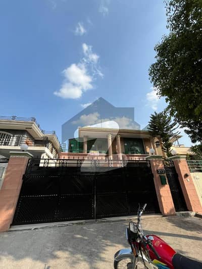 Beautiful Architectual design house for rent in F-11