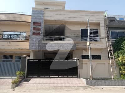سوان گارڈن ۔ بلاک ایچ سوان گارڈن,اسلام آباد میں 3 کمروں کا 10 مرلہ مکان 4.4 کروڑ میں برائے فروخت۔