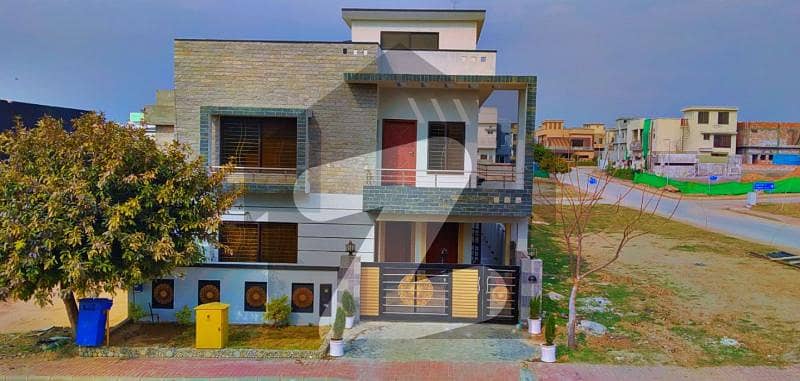 Boulevard Corner With Double Gate House Available For Sale Boulevard Corner With Double Gate House Available For Sale
