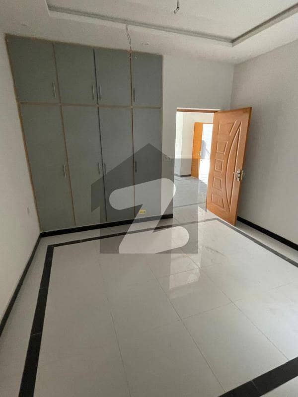 6 MARLA UPPER PORTION AVAILABLE FOR RENT . 6 MARLA UPPER PORTION AVAILABLE FOR RENT .