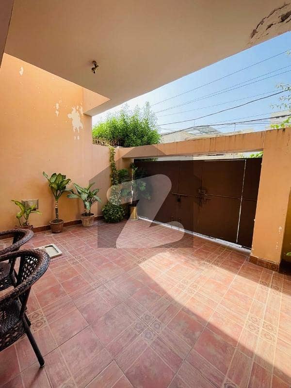 200 YARDS ENDIPANDENT BUNGALOW AVAILABLE FOR SALE
