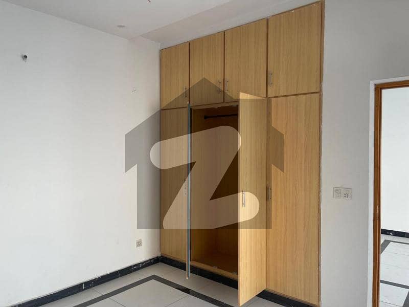 6 MARLA LOWER PORTION AVAILABLE FOR RENT 6 MARLA LOWER PORTION AVAILABLE FOR RENT