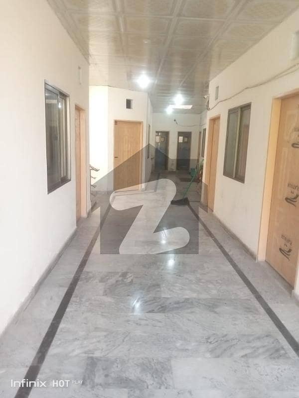 Prominently-Located Room Available In Muslim Town For rent Prominently-Located Room Available In Muslim Town For rent