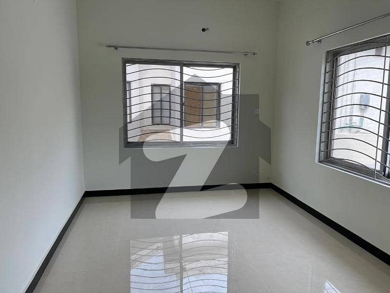 500 Sq Yds Upper Portion 500 Sq Yds Upper Portion
