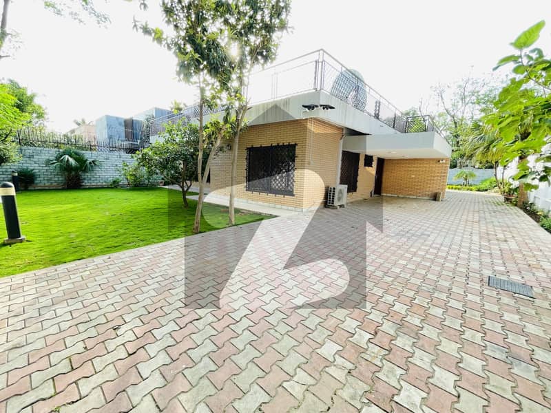 F-7 Single Storey House Front Back Lawn F-7 Single Storey House Front Back Lawn