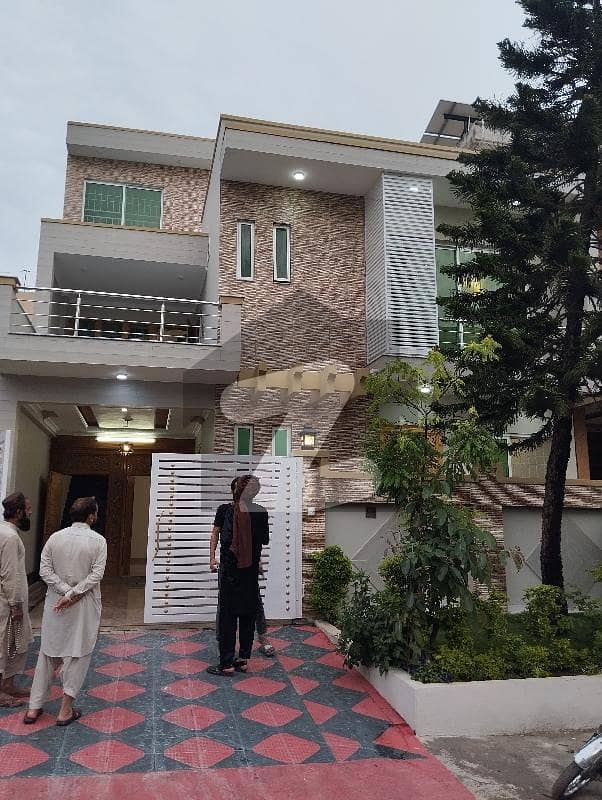 30x60 Beautifull House For Sale in G-13 at best location 30x60 Beautifull House For Sale in G-13 at best location