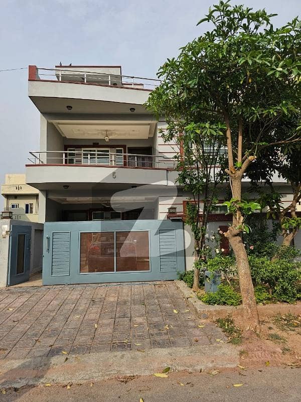 35x70 Beautifull House For Sale in G-13 at best location 35x70 Beautifull House For Sale in G-13 at best location