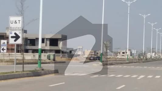 ڈی ایچ اے فیز 7 - بلاک زیڈ1 فیز 7,ڈیفنس (ڈی ایچ اے),لاہور میں 1 کنال رہائشی پلاٹ 3.8 کروڑ میں برائے فروخت۔