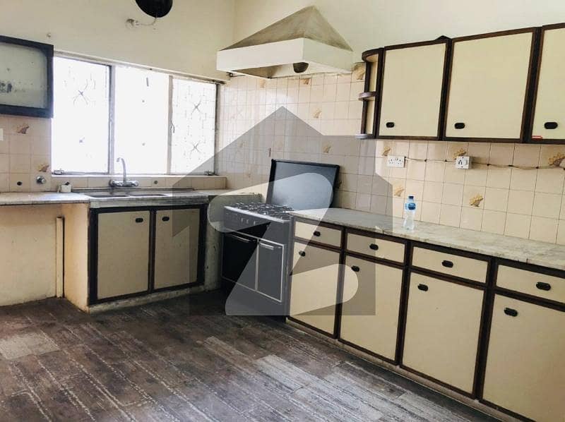 G-6 HOUSE FOR SALE G-6 HOUSE FOR SALE