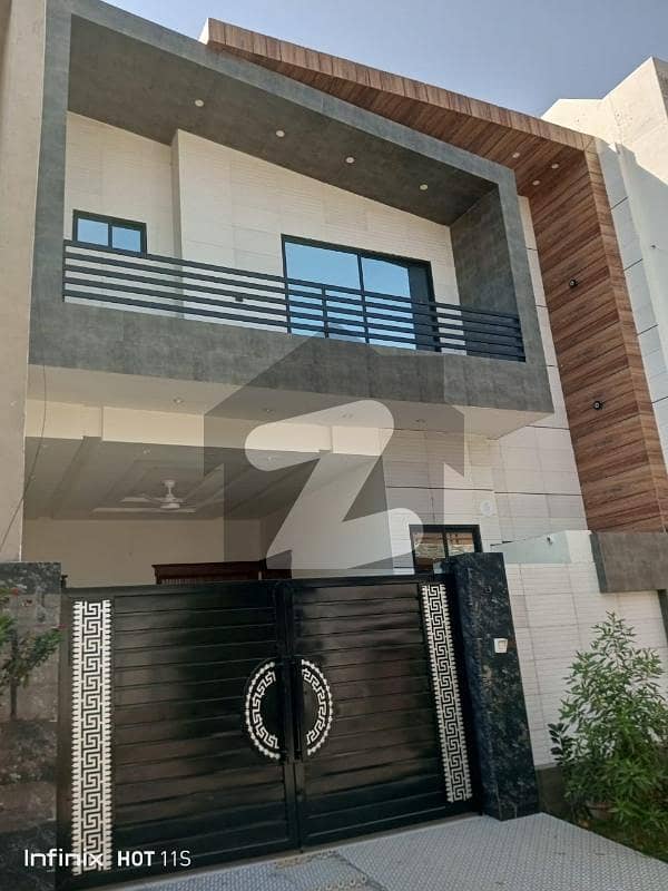 Prime Location House For Sale In Rs. 14000000/- Prime Location House For Sale In Rs. 14000000/-