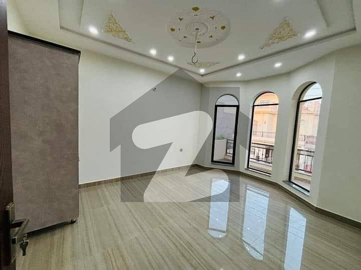 Flat Of 2000 Square Feet In Cosmopolitan Society Is Available Flat Of 2000 Square Feet In Cosmopolitan Society Is Available