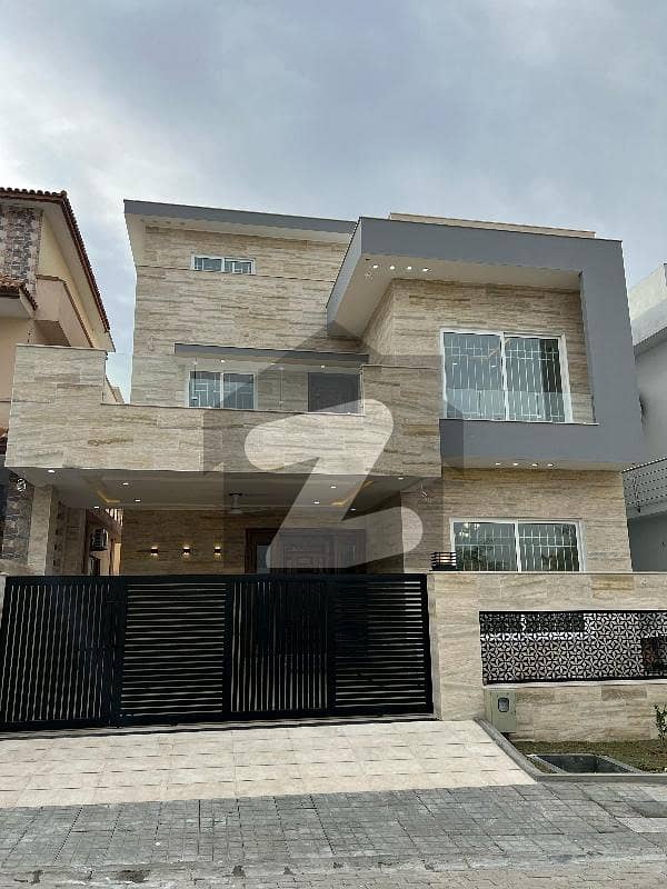 10 Marla House Available For Sale