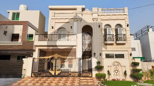 بینکرس ایوینیو ۔ بلاک ای بینکرس ایوینیو کوآپریٹو ہاؤسنگ سوسائٹی,لاہور میں 5 کمروں کا 9 مرلہ مکان 3.25 کروڑ میں برائے فروخت۔