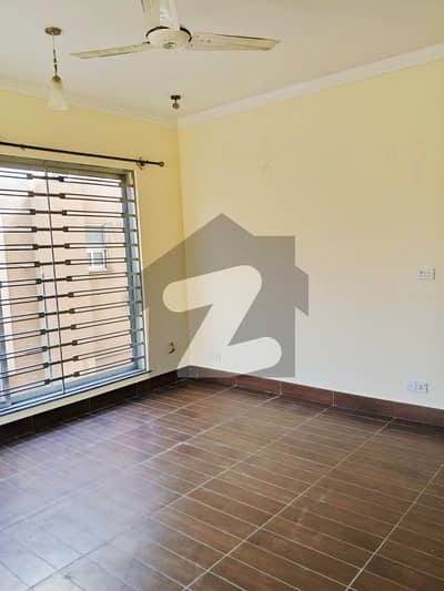 3 Bed Defense Villa For Rent Neat And Clean Near To Mosque And Park 3 Bed Defense Villa For Rent Neat And Clean Near To Mosque And Park