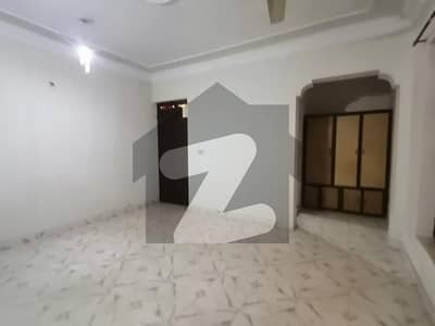 زکریا ٹاؤن ملتان میں 5 کمروں کا 13 مرلہ مکان 2.4 کروڑ میں برائے فروخت۔