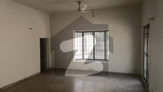 1 bedroom unfurnished for rent in Model Town