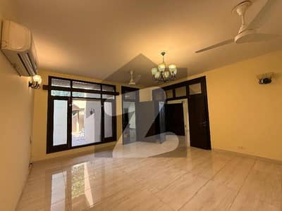 ایف ۔ 8 اسلام آباد میں 5 کمروں کا 2 کنال مکان 9.75 لاکھ میں کرایہ پر دستیاب ہے۔