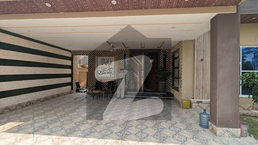 نیو مسلم ٹاؤن - بلاک اے نیو مسلم ٹاؤن,لاہور میں 2 کمروں کا 225000 کنال زیریں پورشن 13 میں کرایہ پر دستیاب ہے۔
