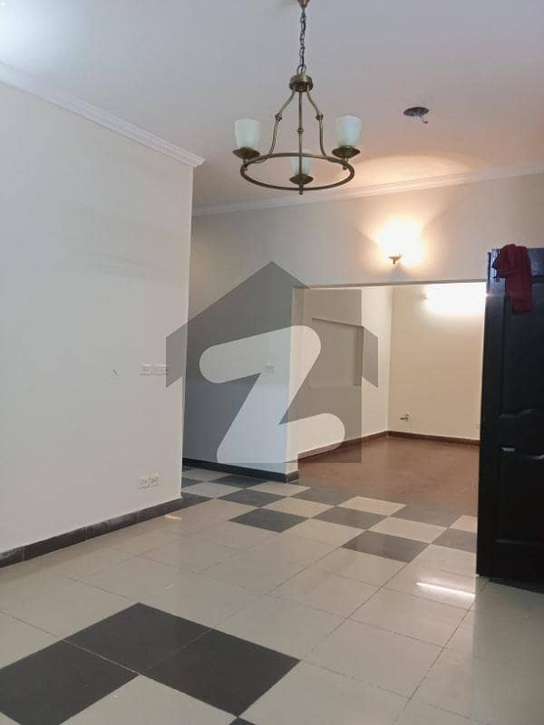 10 MARLA BEAUTIFUL HOUSE AVILABLE FOR RENT 10 MARLA BEAUTIFUL HOUSE AVILABLE FOR RENT