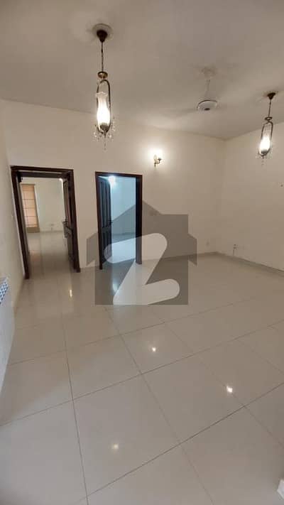 بحریہ انکلیو - سیکٹر سی 1 بحریہ انکلیو,بحریہ ٹاؤن,اسلام آباد میں 3 کمروں کا 10 مرلہ بالائی پورشن 75.0 ہزار میں کرایہ پر دستیاب ہے۔