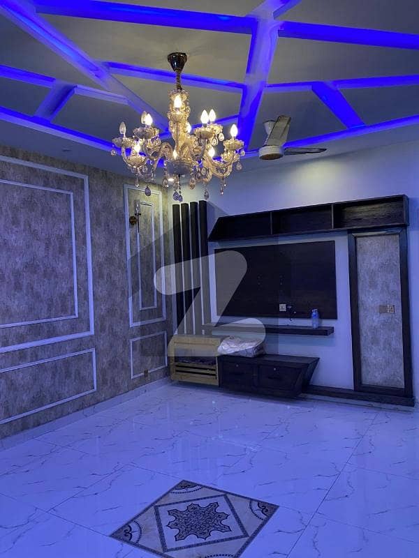10 Marla beautiful house 10 Marla beautiful house
