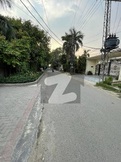 گلبرگ 3 - بلاک جی گلبرگ 3,گلبرگ,لاہور میں 8 کمروں کا 1 کنال مکان 18.0 کروڑ میں برائے فروخت۔