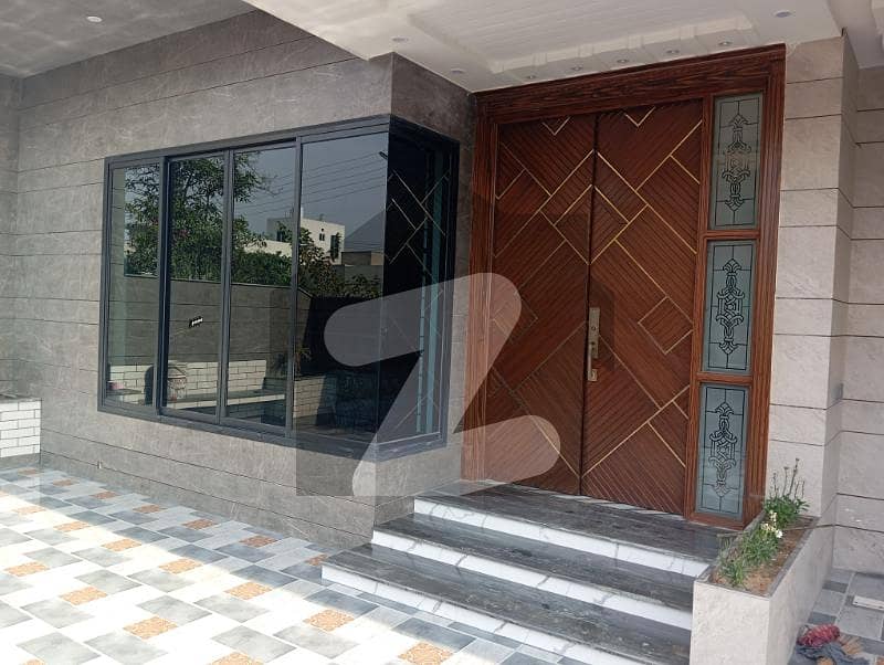 15 MARLA BRAND NEW LUXURY HOUSE FOR SALE 15 MARLA BRAND NEW LUXURY HOUSE FOR SALE