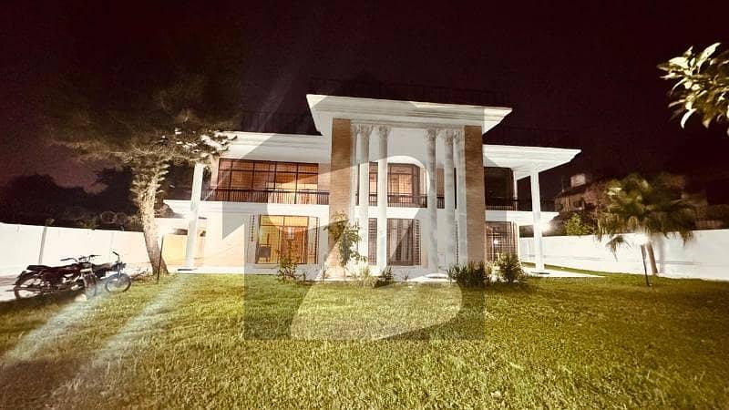 ایف ۔ 8 اسلام آباد میں 6 کمروں کا 4 کنال مکان 13.75 لاکھ میں کرایہ پر دستیاب ہے۔