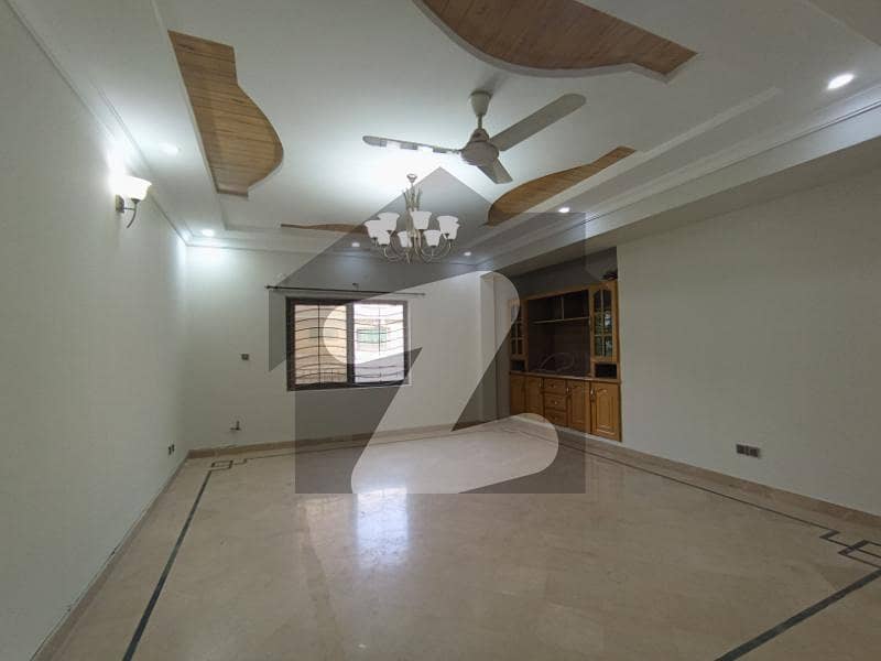 F10 Beautiful Upper Portion 3 Bed F10 Beautiful Upper Portion 3 Bed
