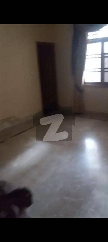 950 Square Feet Flat For sale In Scheme 33
