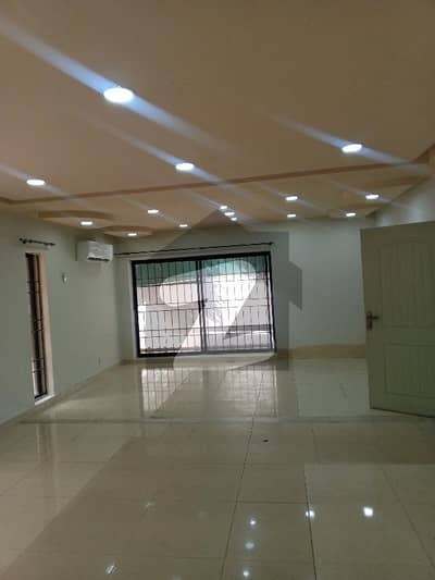 1200sq Yard House For Rent In F-8