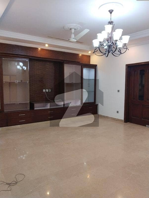 HOUSE FOR SALE SIZE 10 MARLA E-11 HOUSE FOR SALE SIZE 10 MARLA E-11