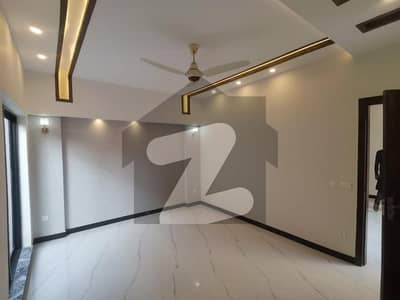 بینکرس ایوینیو کوآپریٹو ہاؤسنگ سوسائٹی لاہور میں 4 کمروں کا 9 مرلہ مکان 3.25 کروڑ میں برائے فروخت۔ بینکرس ایوینیو کوآپریٹو ہاؤسنگ سوسائٹی لاہور میں 4 کمروں کا 9 مرلہ مکان 3.25 کروڑ میں برائے فروخت۔