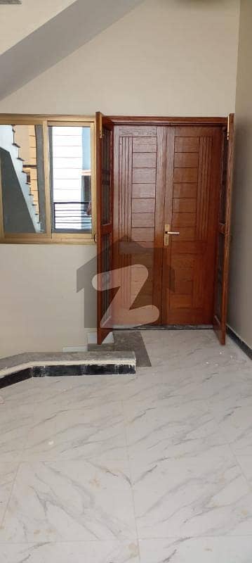 زینت آباد سکیم 33,کراچی میں 5 کمروں کا 5 مرلہ مکان 2.65 کروڑ میں برائے فروخت۔