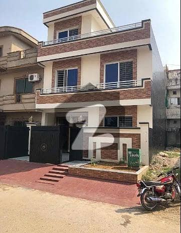 G-13 25x40 Double Story Used House Available G-13 25x40 Double Story Used House Available