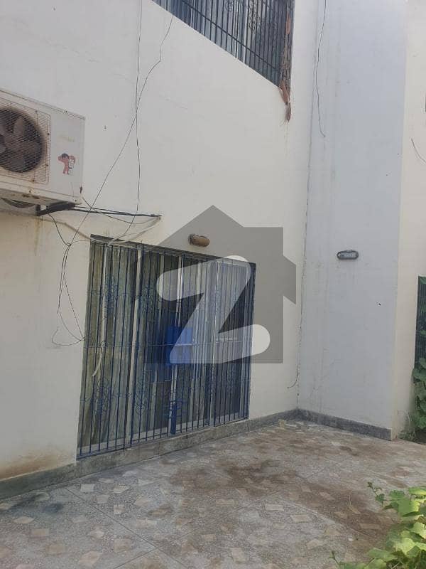 OLD MAINTAINED HOUSE IS AVAILABLE FOR SALE OLD MAINTAINED HOUSE IS AVAILABLE FOR SALE